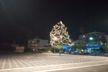 Natale in Piazza: le luci si accendono nel cuore di Valverde